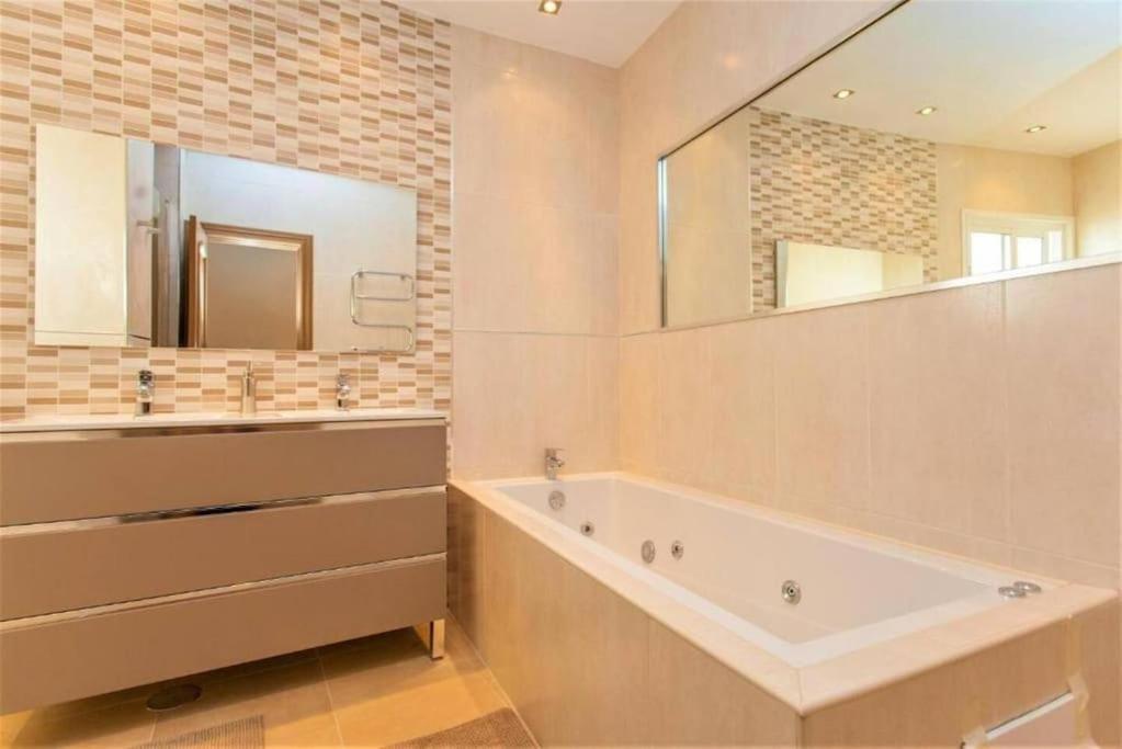 Summer Offers! Fabulous Luxury Villa Near The Beach Sleeps 8 ベナルマデナ エクステリア 写真